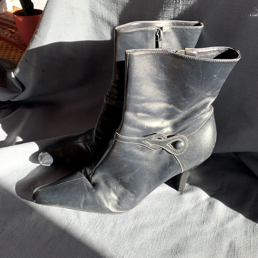 Michelle D navy leather boot size 8.5